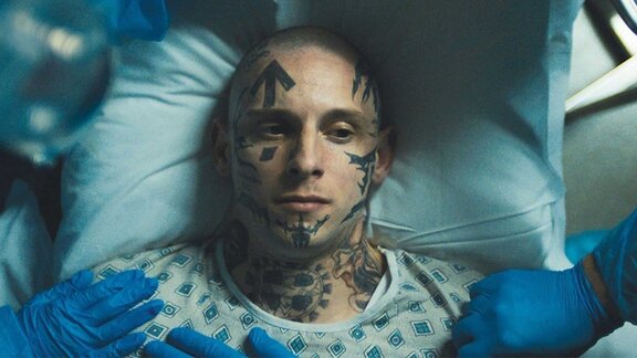 Vudu - Skin Guy Nattiv, Jamie Bell 